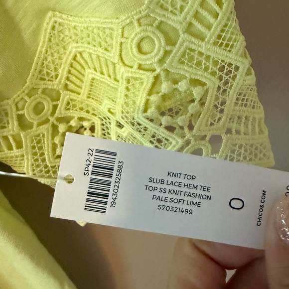 Chicos lace trim cotton slub tee soft lime size 0 nwt - Picture 5 of 5